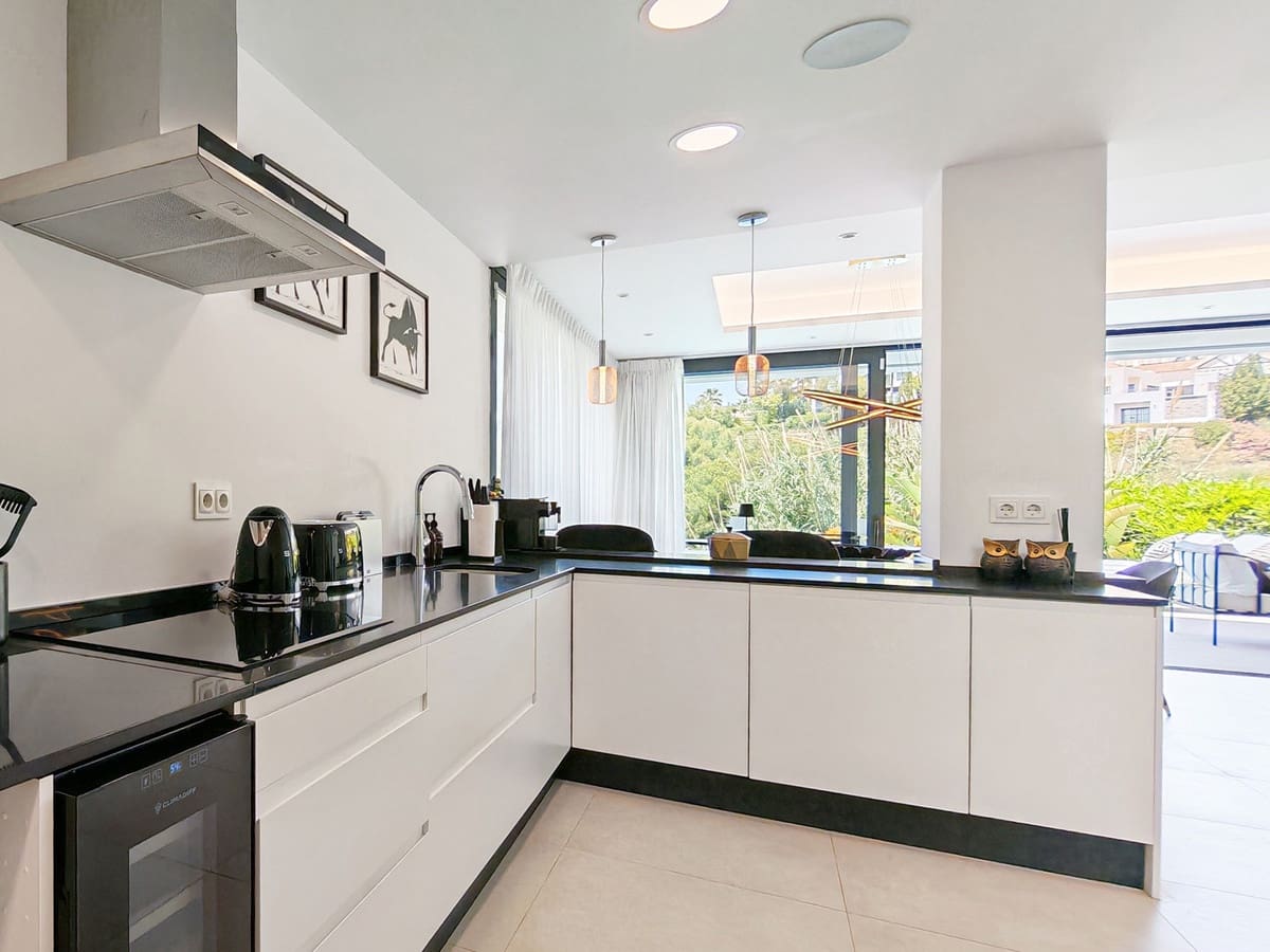 5 soverom Villa til salgs i Estepona med svømmebasseng - € 1 450 000 (Ref: 9804271)