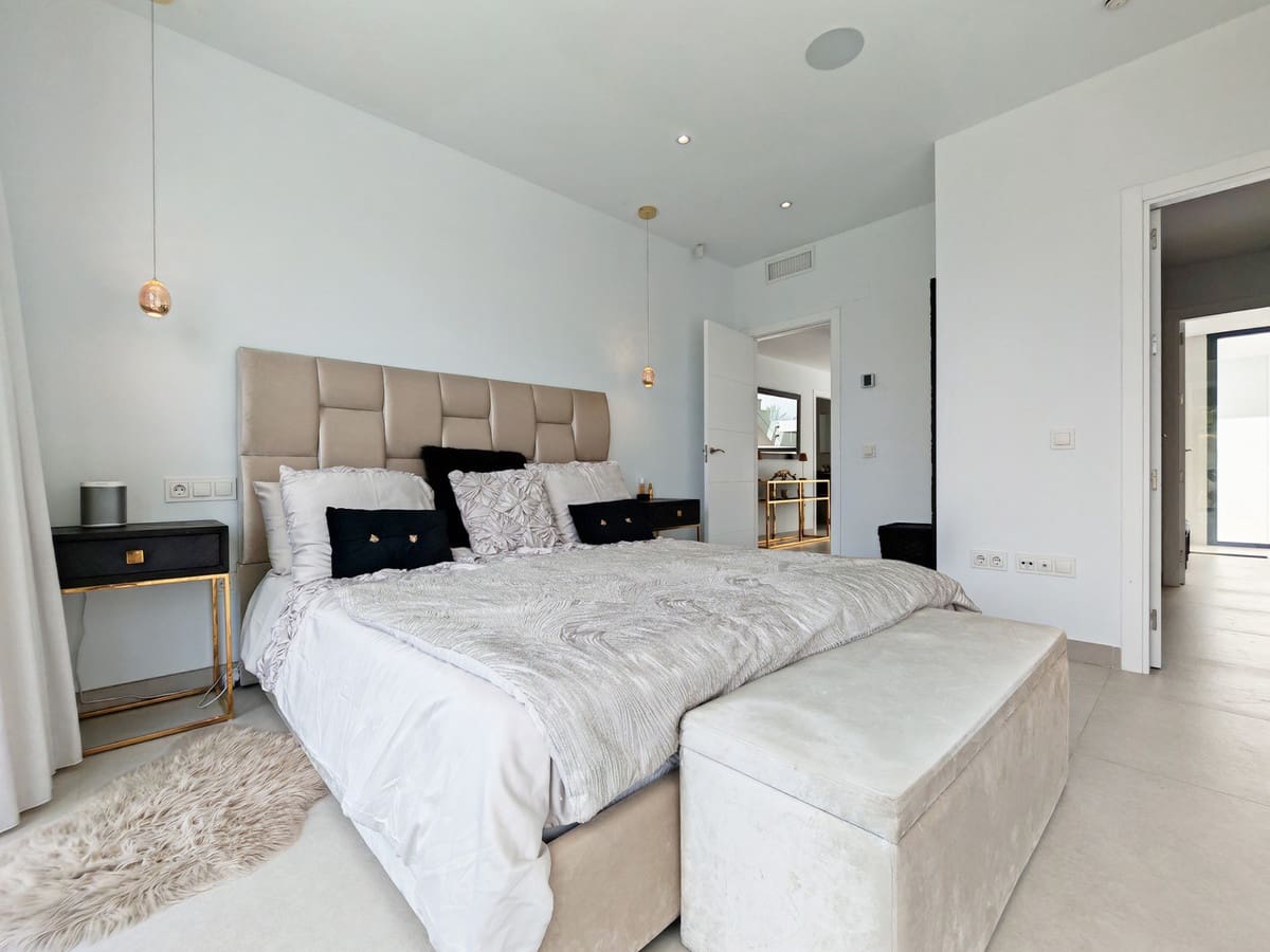 5 soverom Villa til salgs i Estepona med svømmebasseng - € 1 450 000 (Ref: 9804271)