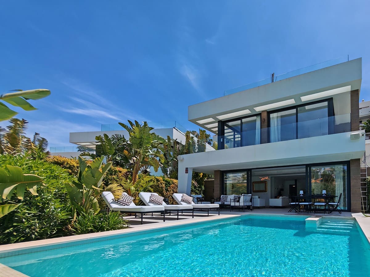 5 soverom Villa til salgs i Estepona med svømmebasseng - € 1 450 000 (Ref: 9804271)