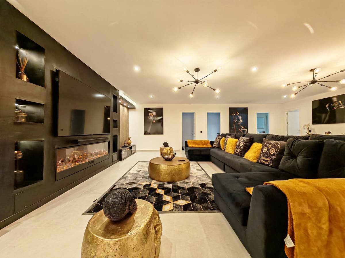 5 soverom Villa til salgs i Estepona med svømmebasseng - € 1 450 000 (Ref: 9804271)