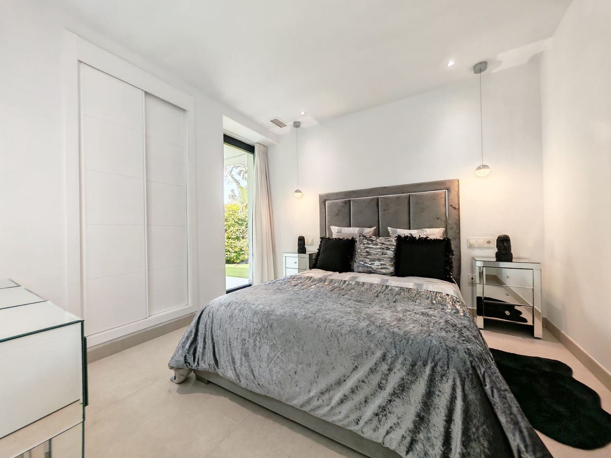 5 soverom Villa til salgs i Estepona med svømmebasseng - € 1 450 000 (Ref: 9804271)