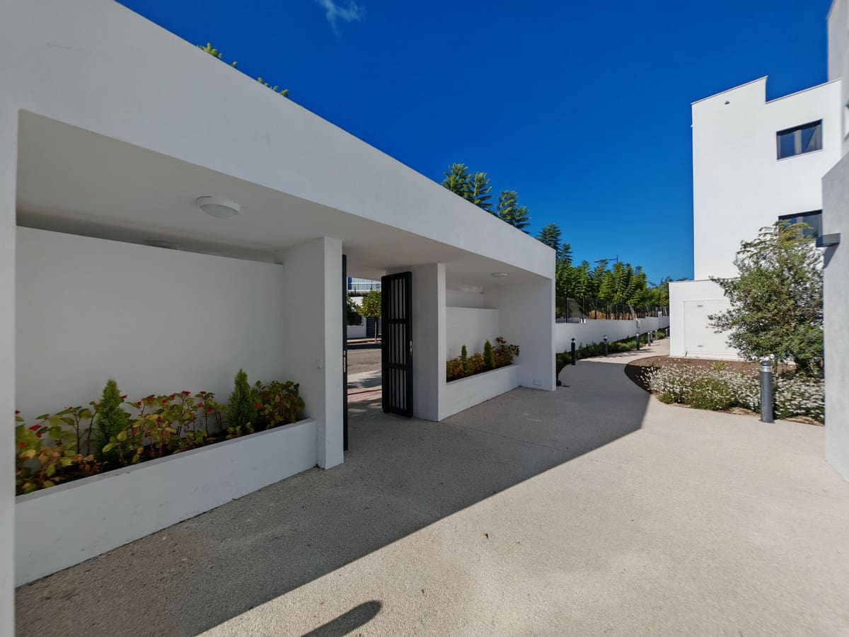 Apartamento de 2 habitaciones en Cancelada en alquiler con piscina garaje - 2.800 € (Ref: 9804272)