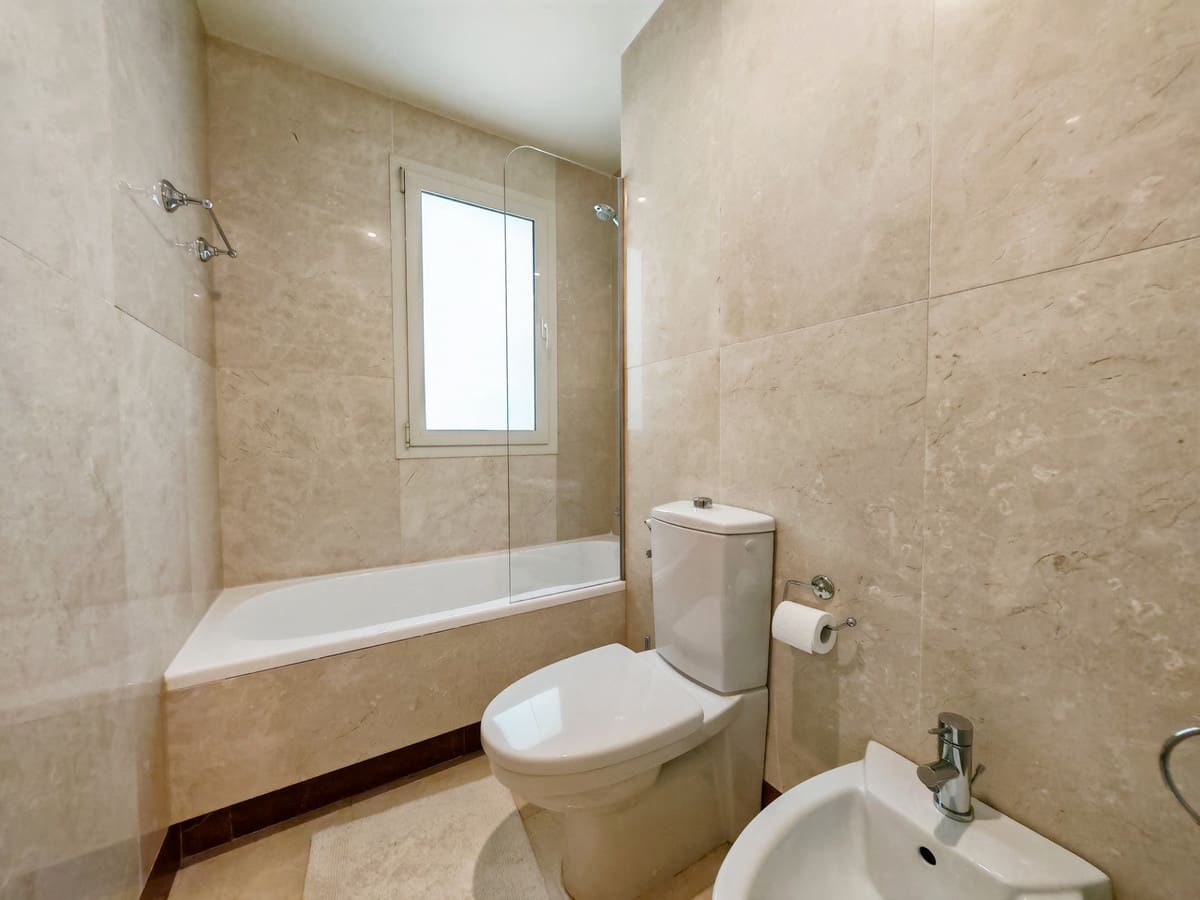 3 bedroom Apartment for rent in Marbella with pool garage - € 3,950 (Ref: 9807926)