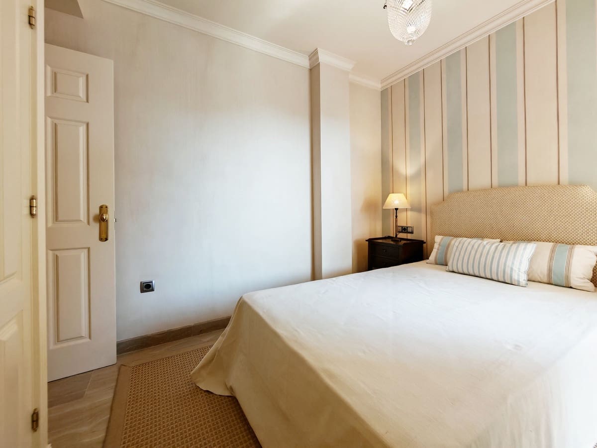 3 bedroom Apartment for rent in Marbella with pool garage - € 3,950 (Ref: 9807926)