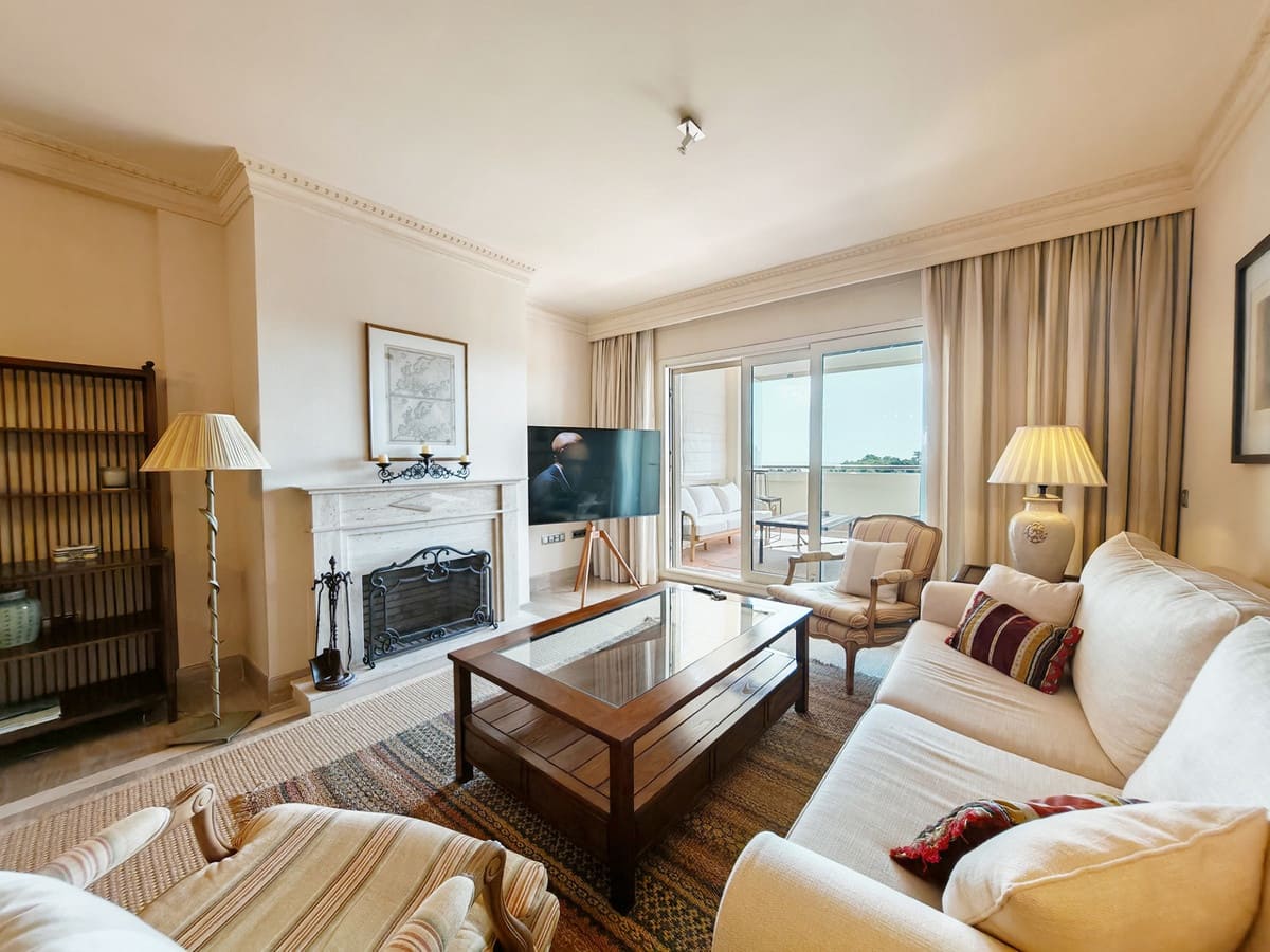 3 bedroom Apartment for rent in Marbella with pool garage - € 3,950 (Ref: 9807926)