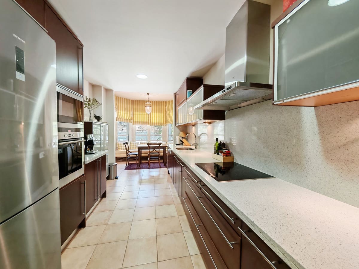 3 bedroom Apartment for rent in Marbella with pool garage - € 3,950 (Ref: 9807926)