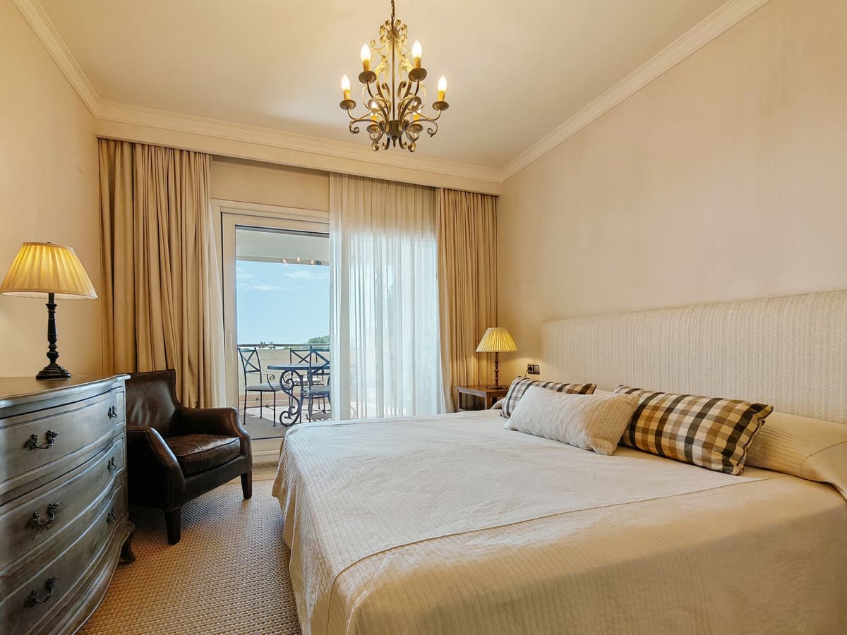 3 bedroom Apartment for rent in Marbella with pool garage - € 3,950 (Ref: 9807926)