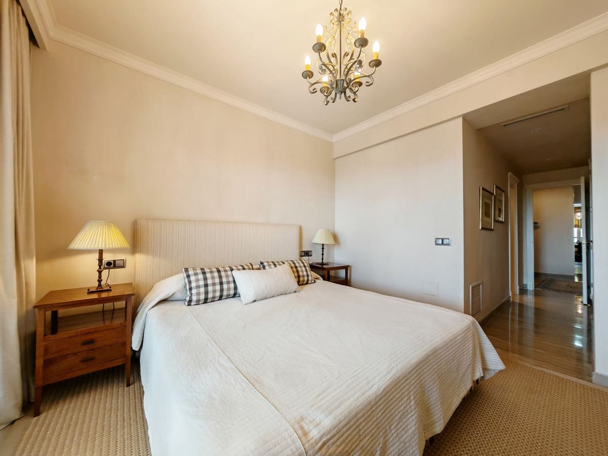 3 bedroom Apartment for rent in Marbella with pool garage - € 3,950 (Ref: 9807926)