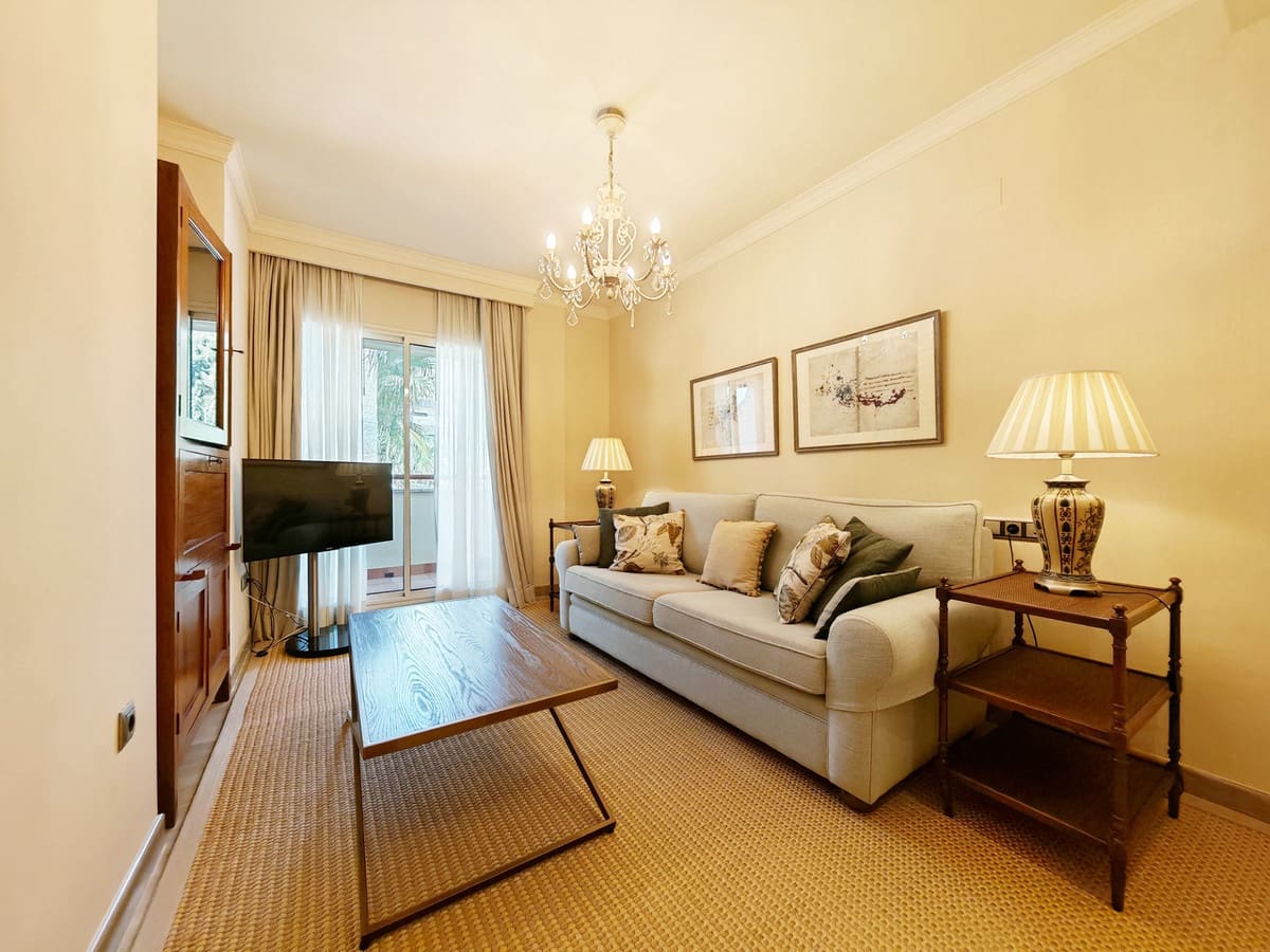 3 bedroom Apartment for rent in Marbella with pool garage - € 3,950 (Ref: 9807926)