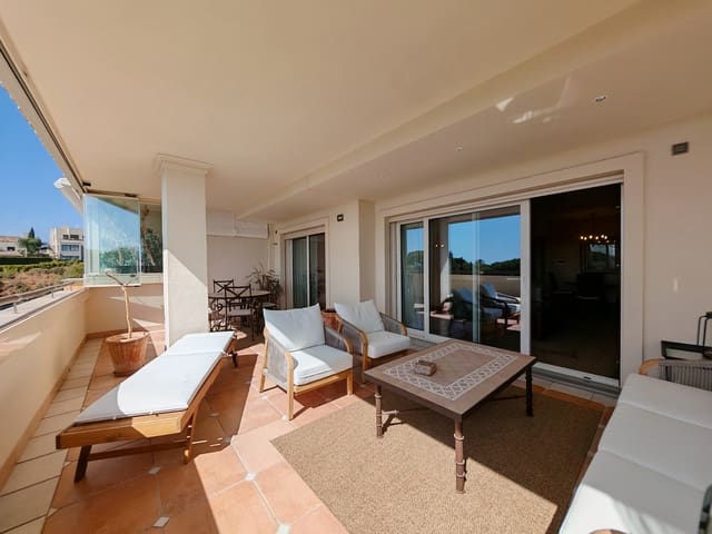 3 soverom Leilighet til leie i Marbella med svømmebasseng garasje - € 3 800 (Ref: 9807926)