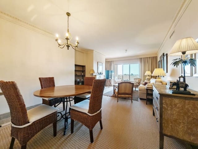 3 soverom Leilighet til leie i Marbella med svømmebasseng garasje - € 3 800 (Ref: 9807926)