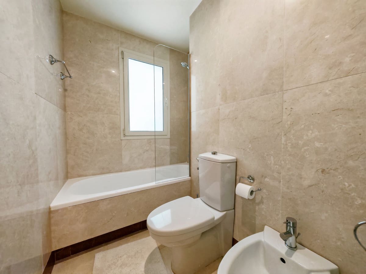 3 slaapkamer Appartement te huur in Marbella met zwembad garage - € 3.800 (Ref: 9807926)