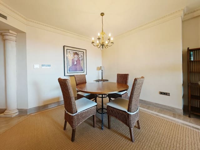 3 quarto Apartamento para arrendar em Marbella com piscina garagem - 3 800 € (Ref: 9807926)
