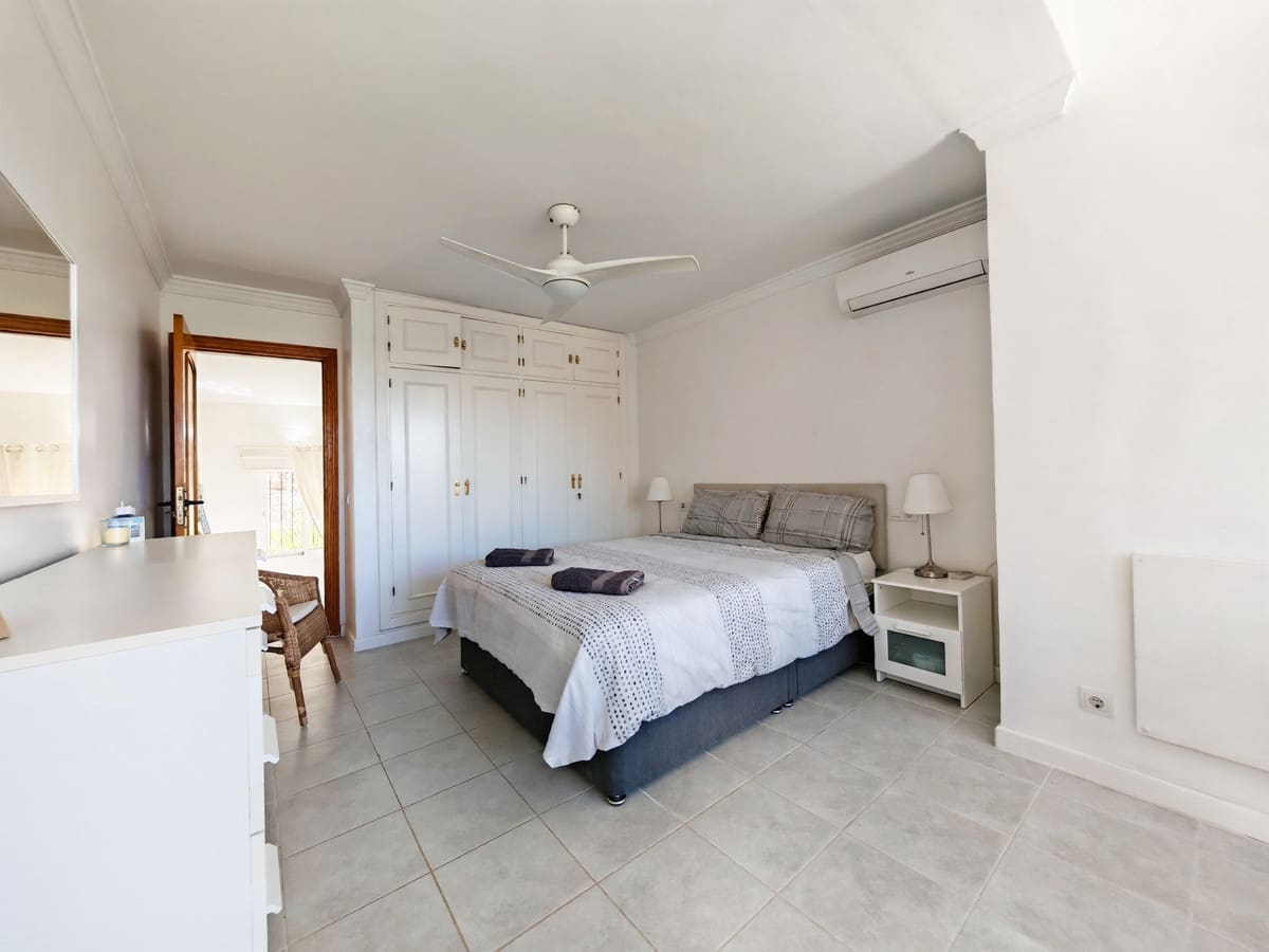 5 soverom Hus til salgs i Calahonda med svømmebasseng garasje - € 565 000 (Ref: 9822884)