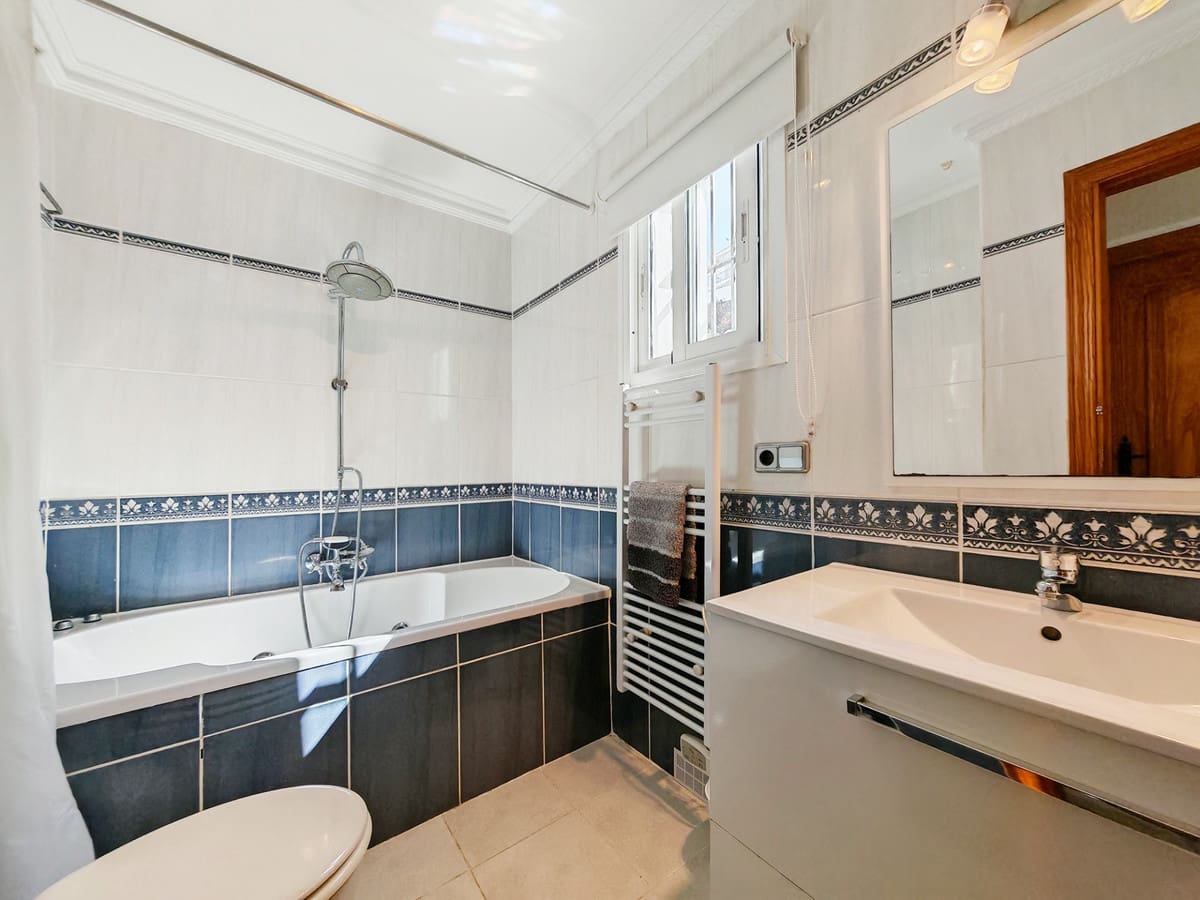 5 soverom Hus til salgs i Calahonda med svømmebasseng garasje - € 565 000 (Ref: 9822884)