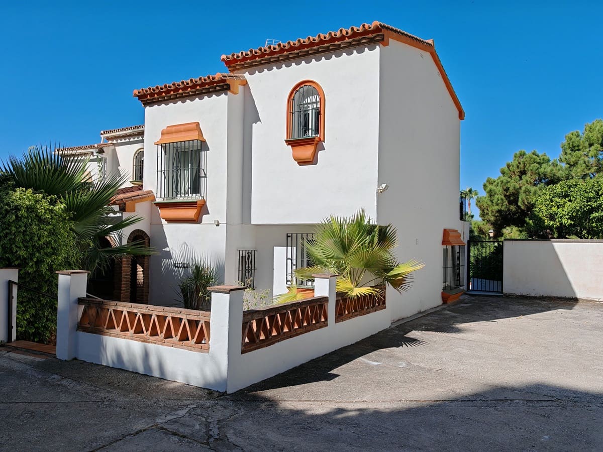 5 soverom Hus til salgs i Calahonda med svømmebasseng garasje - € 565 000 (Ref: 9822884)