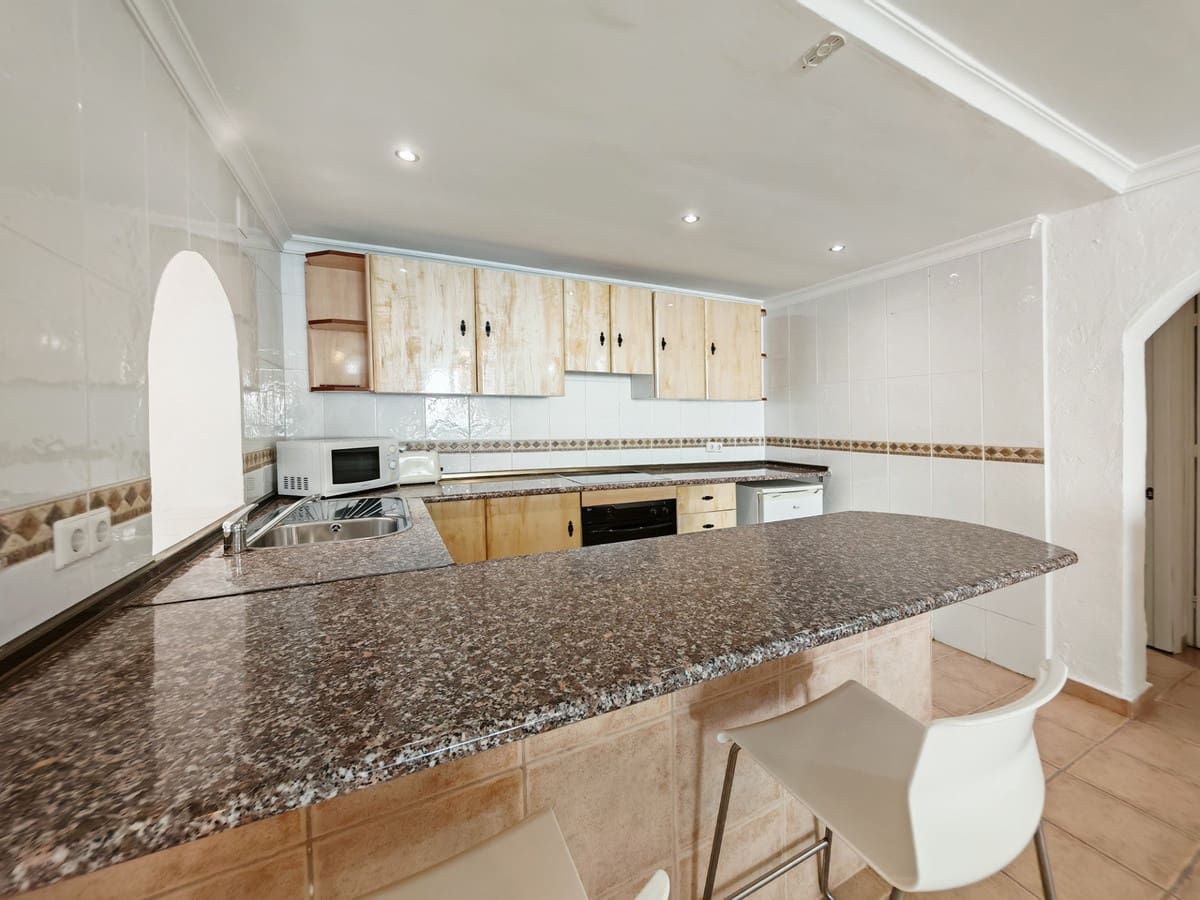 5 soverom Hus til salgs i Calahonda med svømmebasseng garasje - € 565 000 (Ref: 9822884)