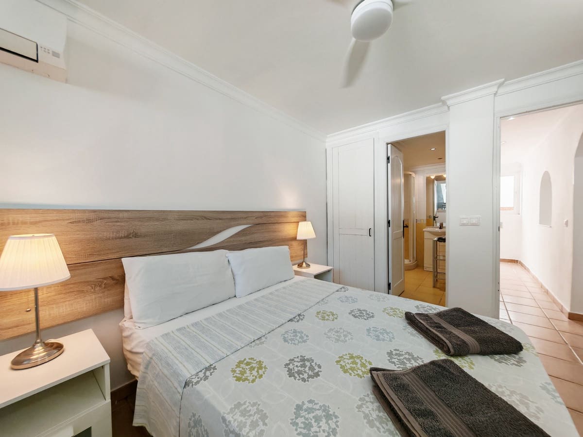 5 soverom Hus til salgs i Calahonda med svømmebasseng garasje - € 565 000 (Ref: 9822884)