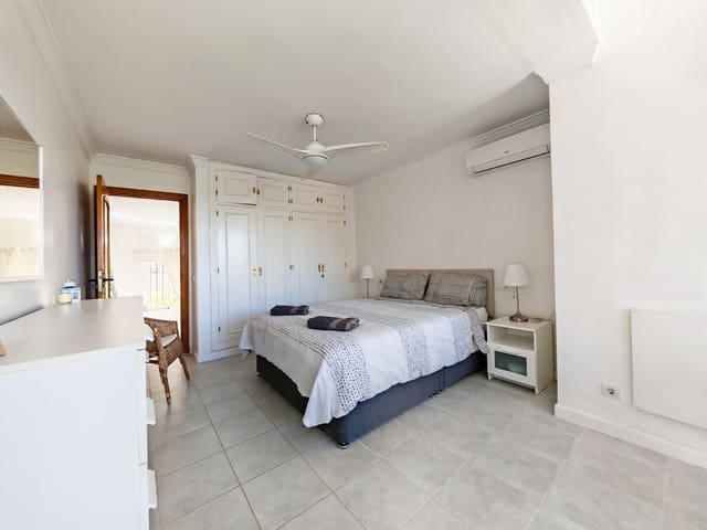5 soverom Hus til salgs i Calahonda, Mijas med svømmebasseng garasje - € 565 000 (Ref: 9822884)