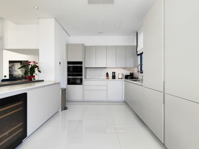 5 quarto Moradia para venda em Benahavís com piscina garagem - 2 995 000 € (Ref: 9822885)