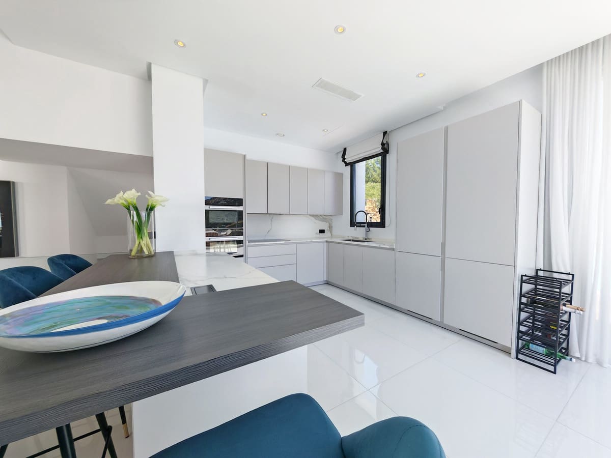 5 slaapkamer Villa te koop in Benahavis met zwembad garage - € 2.995.000 (Ref: 9822885)