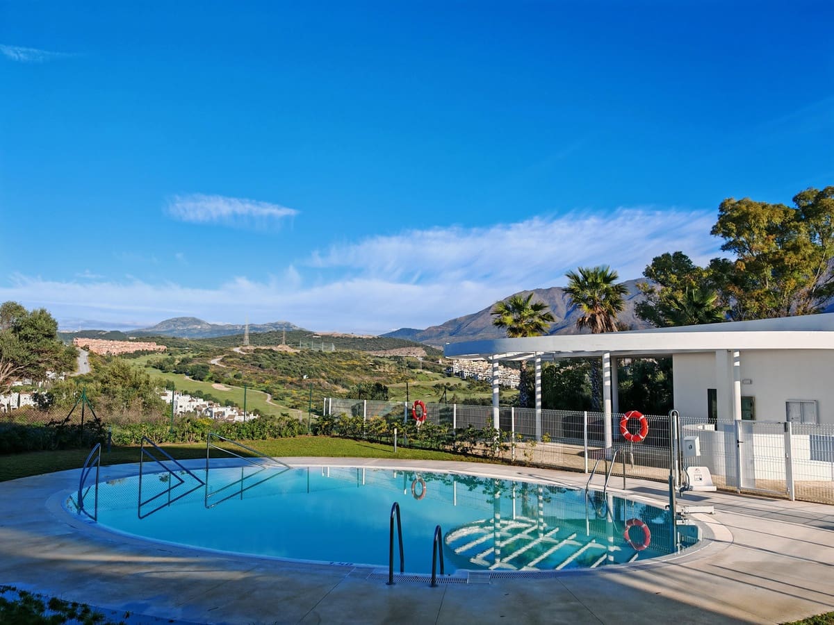 4 soveværelse Lejlighed til salg i Estepona med swimmingpool garage - € 925.000 (Ref: 9825219)