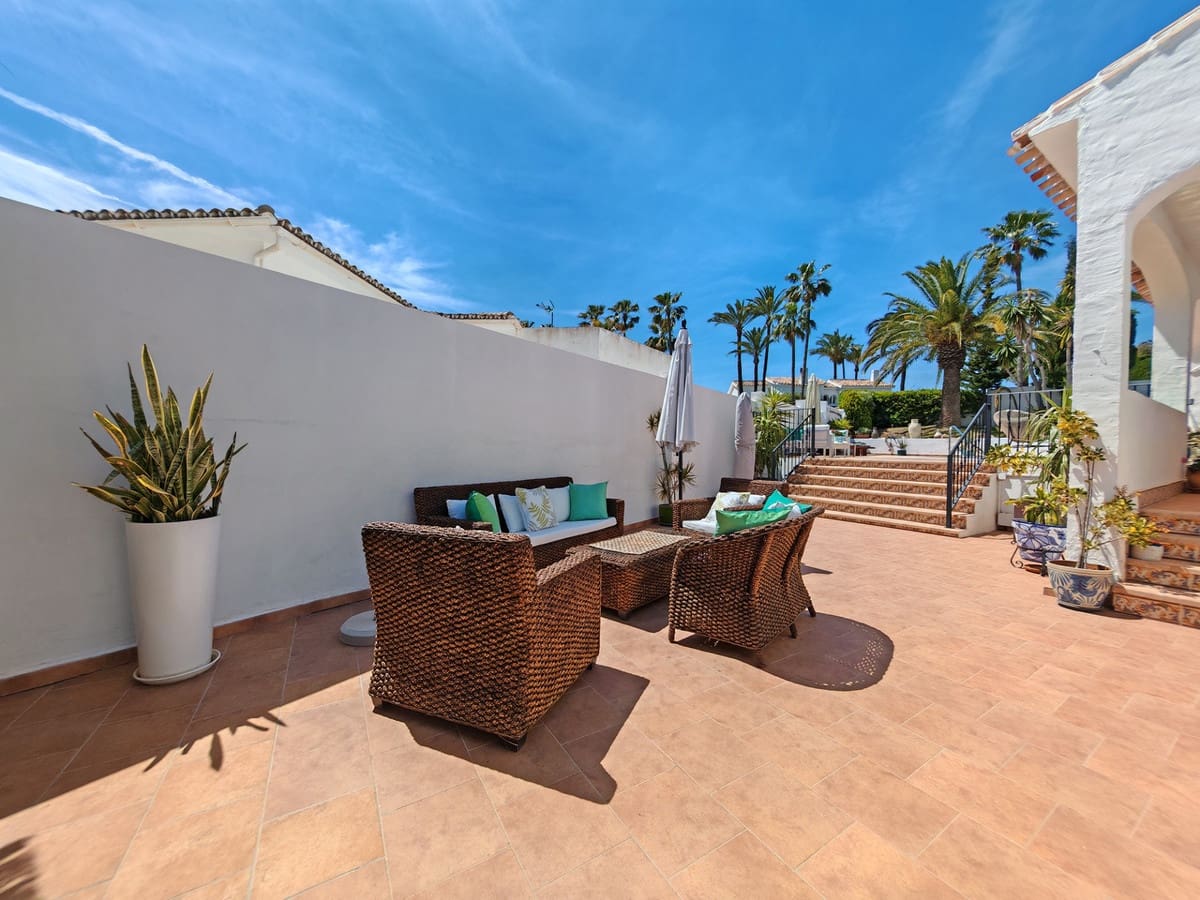 Chalet de 3 habitaciones en Calahonda en venta con piscina garaje - 1.155.000 € (Ref: 9829064)