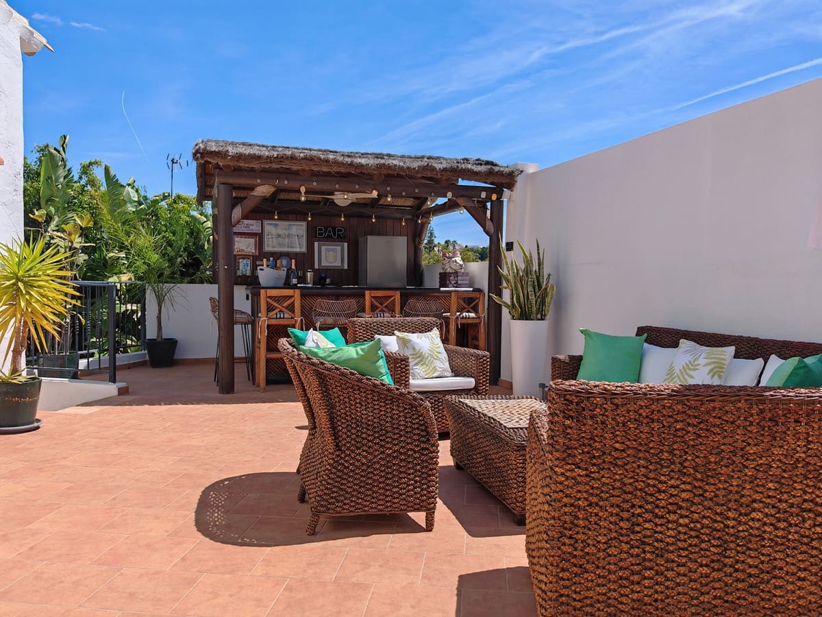 Chalet de 3 habitaciones en Calahonda en venta con piscina garaje - 1.155.000 € (Ref: 9829064)
