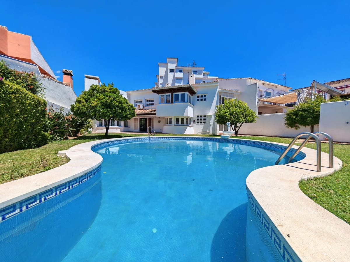4 bedroom Villa for sale in Fuengirola with pool garage - € 1,800,000 (Ref: 9839221)