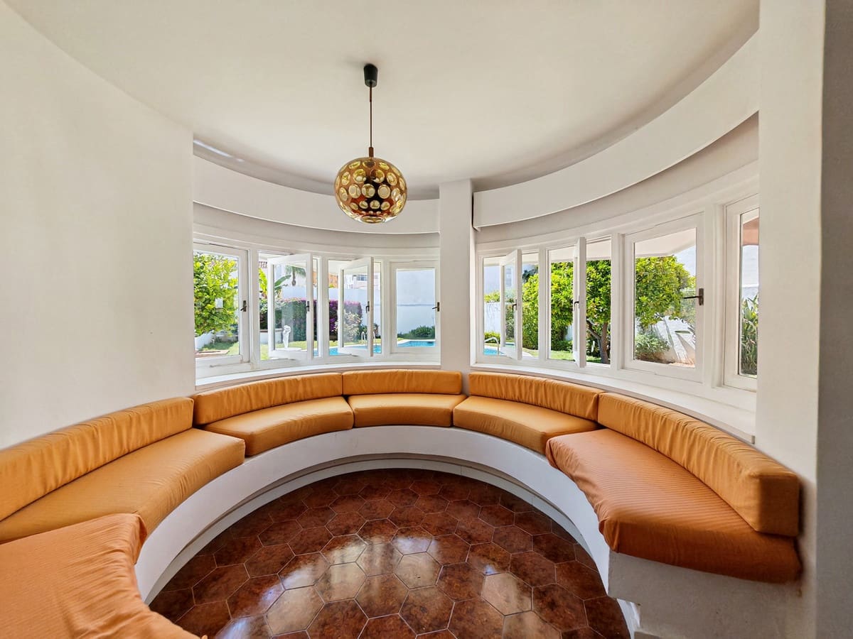 4 bedroom Villa for sale in Fuengirola with pool garage - € 1,800,000 (Ref: 9839221)