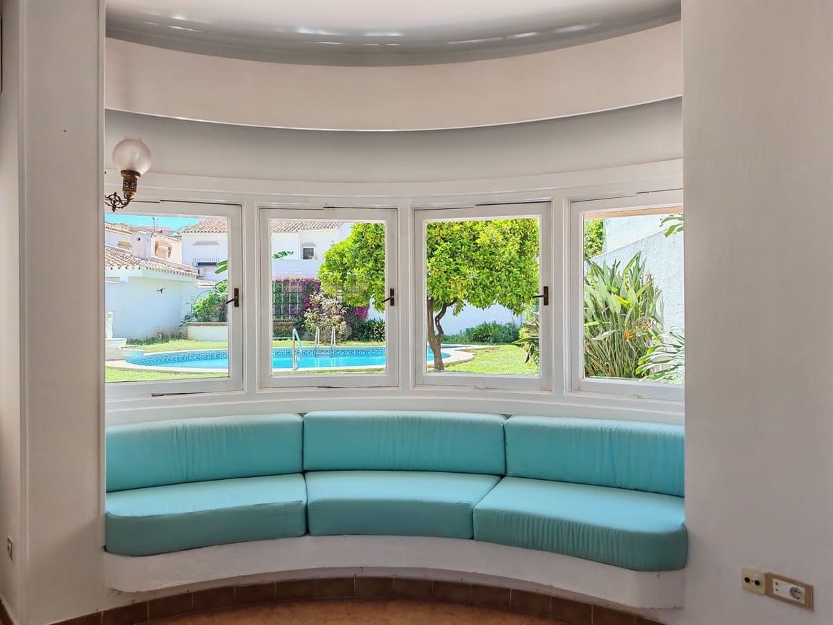 4 bedroom Villa for sale in Fuengirola with pool garage - € 1,800,000 (Ref: 9839221)