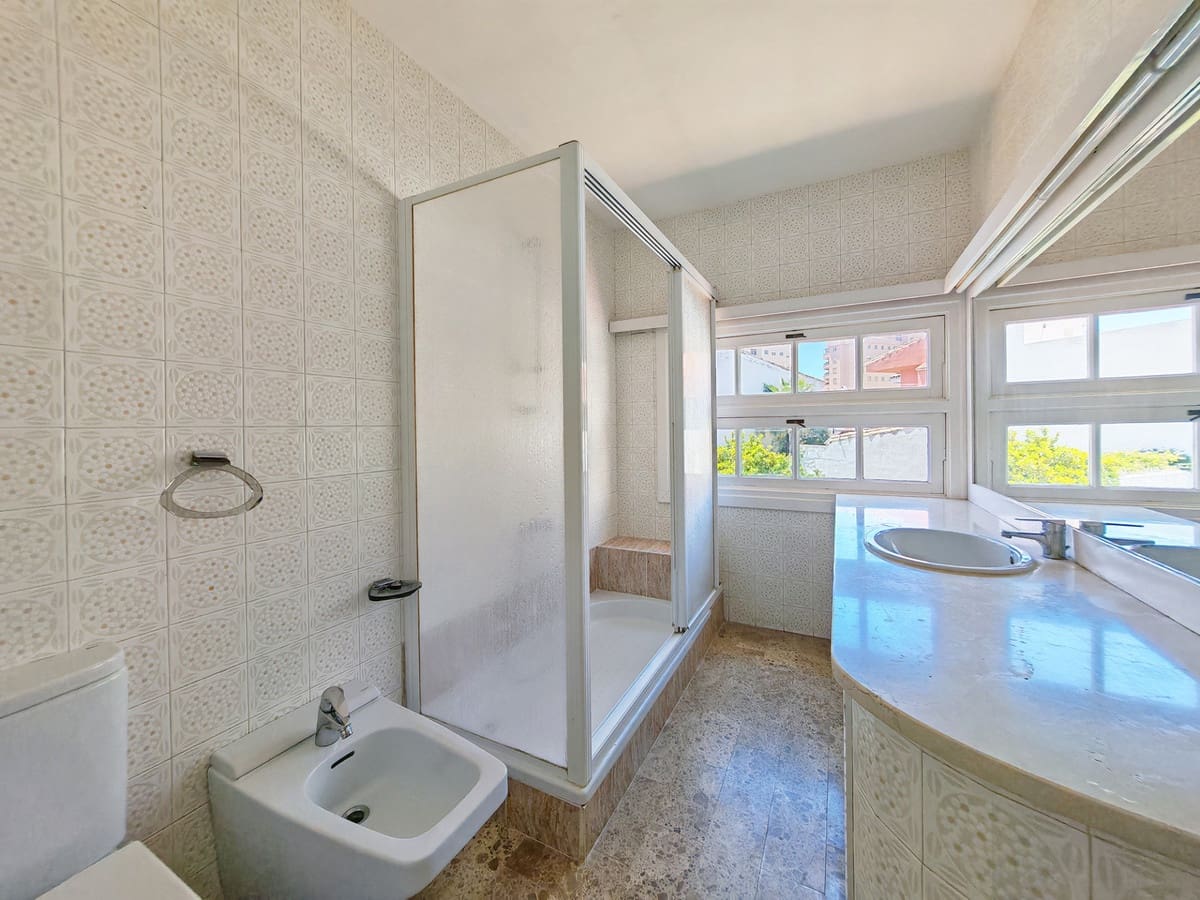 4 bedroom Villa for sale in Fuengirola with pool garage - € 1,800,000 (Ref: 9839221)