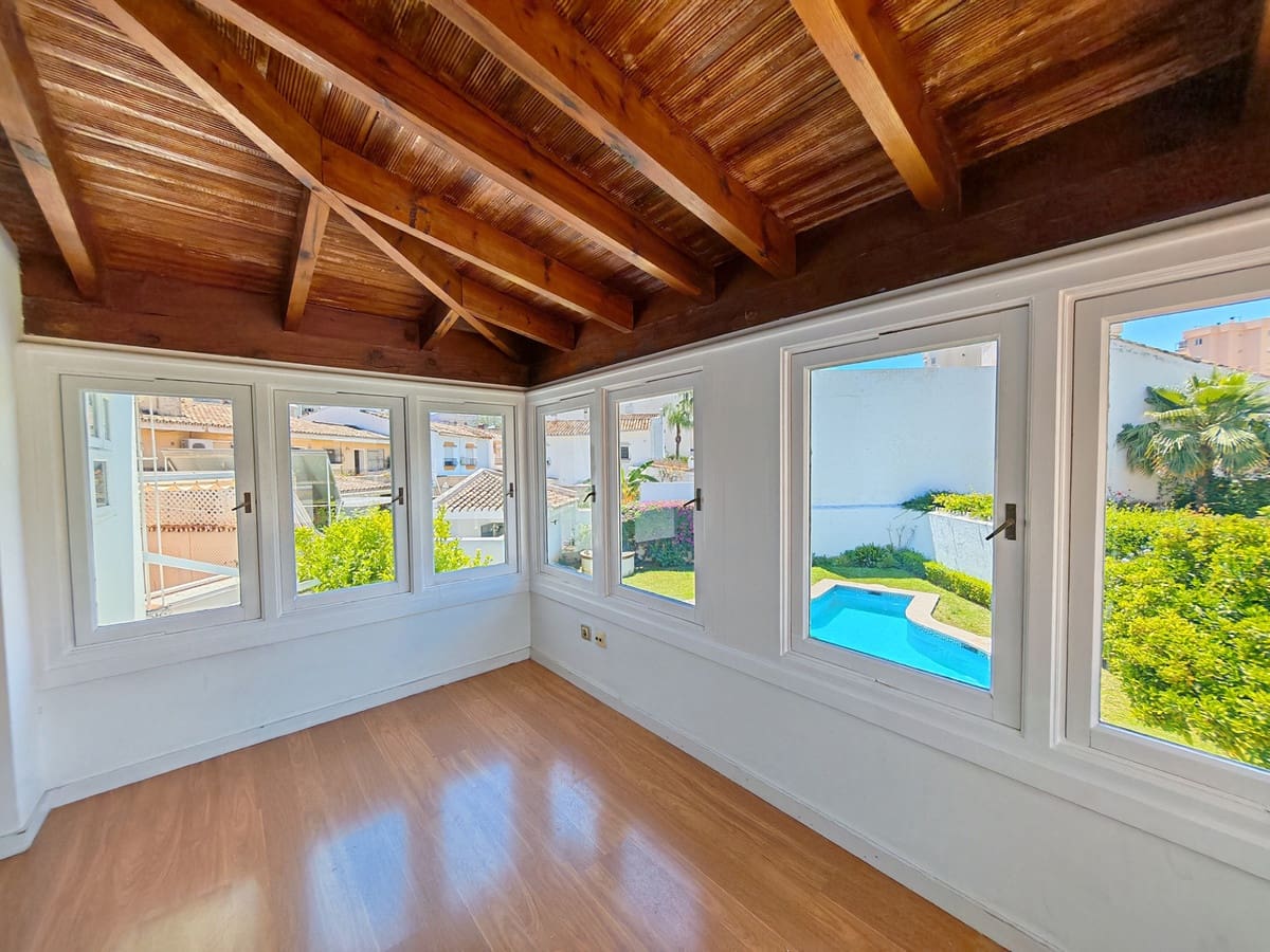 4 bedroom Villa for sale in Fuengirola with pool garage - € 1,800,000 (Ref: 9839221)