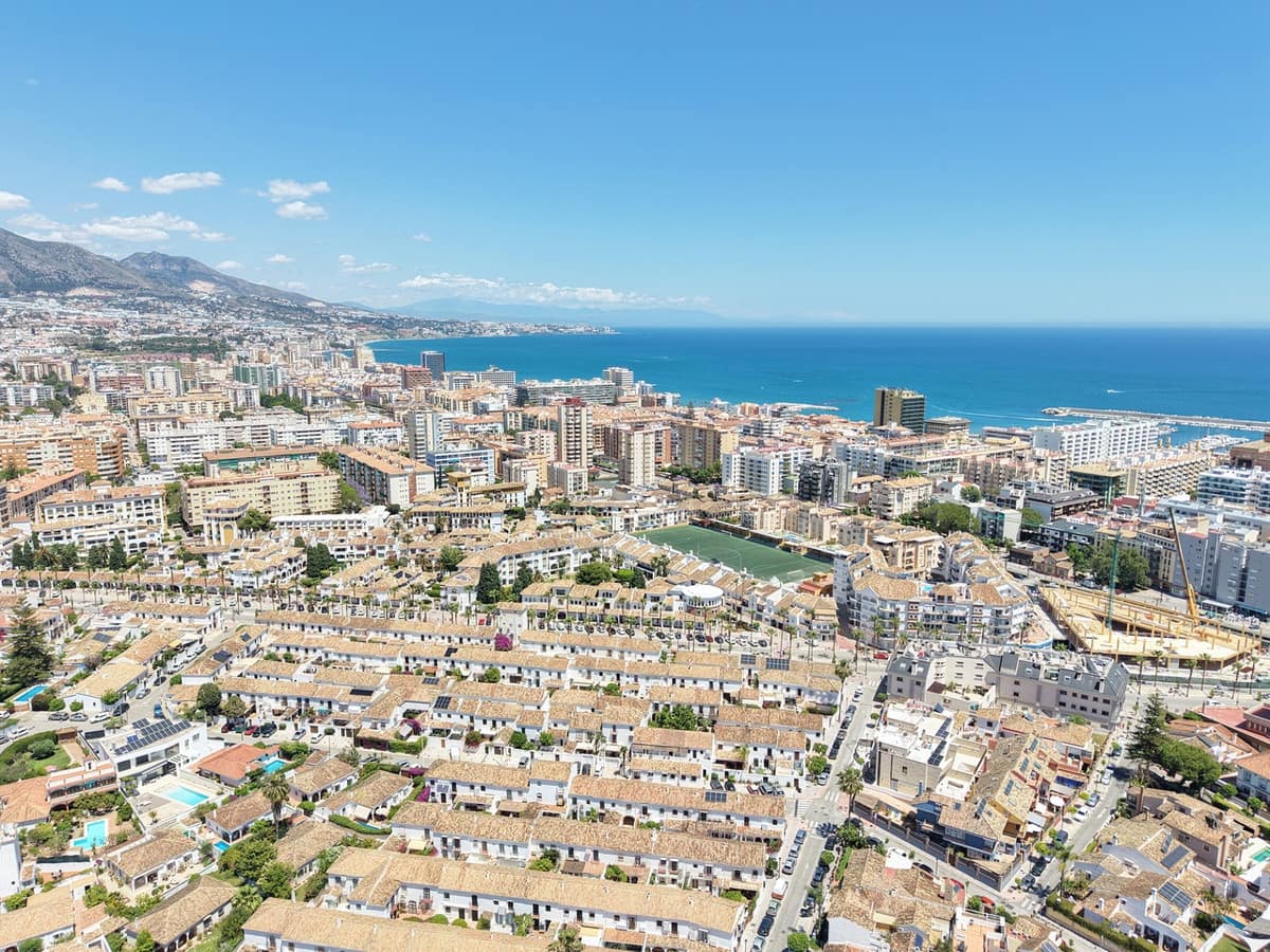 4 bedroom Villa for sale in Fuengirola with pool garage - € 1,800,000 (Ref: 9839221)