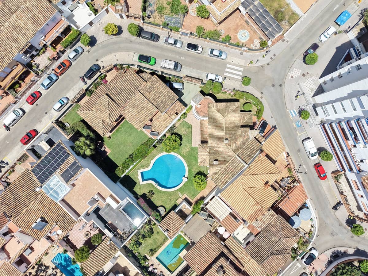 4 bedroom Villa for sale in Fuengirola with pool garage - € 1,800,000 (Ref: 9839221)