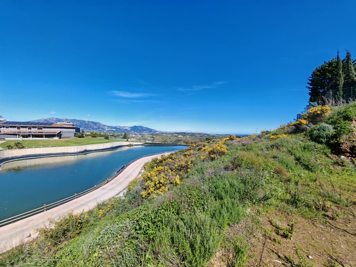 Ubebygd land til salgs i La Cala de Mijas - € 249 000 (Ref: 9846192)