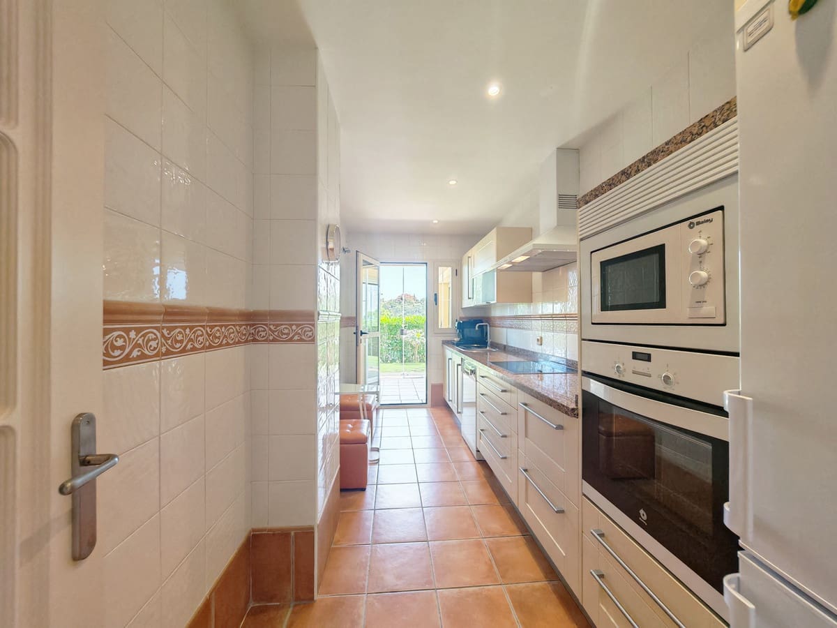 2 bedroom Apartment for sale in La Mairena with pool garage - € 370,000 (Ref: 9849315)