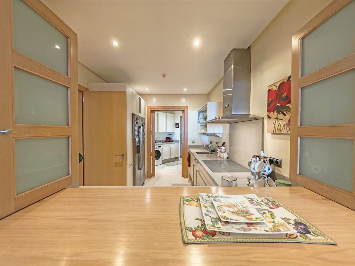 3 bedroom Apartment for sale in Marbella with pool garage - € 1,595,000 (Ref: 9851718)