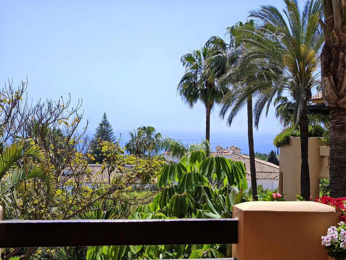 3 bedroom Apartment for sale in Marbella with pool garage - € 1,595,000 (Ref: 9851718)