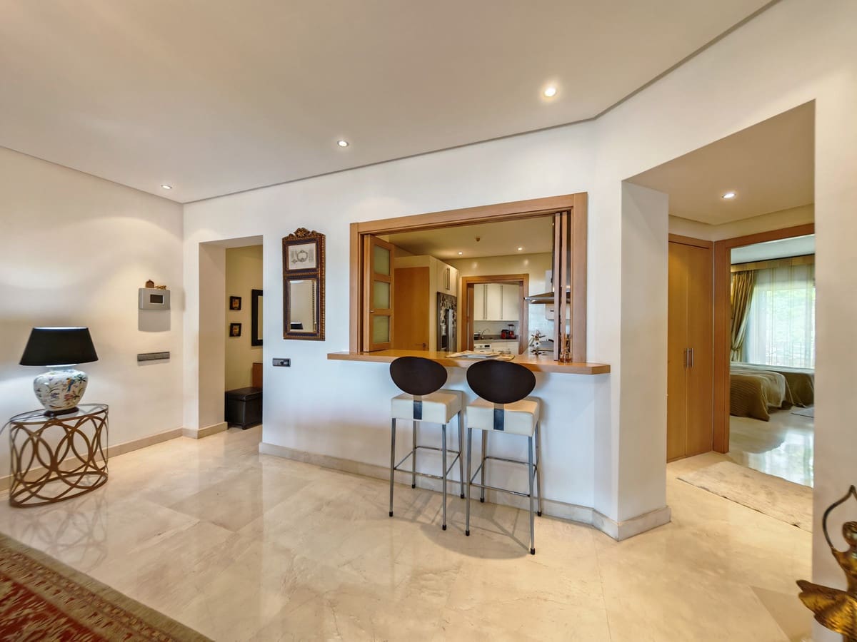 3 bedroom Apartment for sale in Marbella with pool garage - € 1,595,000 (Ref: 9851718)