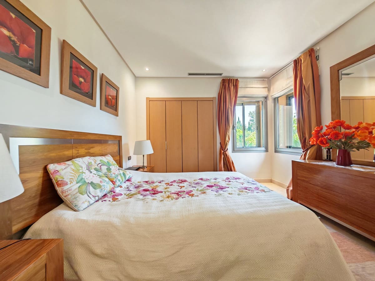 3 bedroom Apartment for sale in Marbella with pool garage - € 1,595,000 (Ref: 9851718)