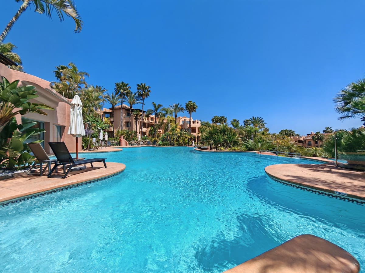 3 bedroom Apartment for sale in Marbella with pool garage - € 1,595,000 (Ref: 9851718)
