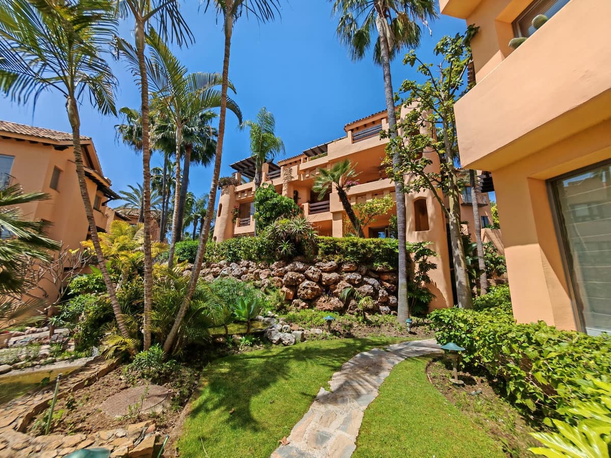 3 bedroom Apartment for sale in Marbella with pool garage - € 1,595,000 (Ref: 9851718)