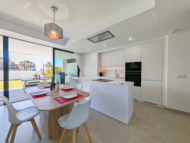 2 chambre Appartement à vendre à Cancelada, Estepona avec piscine garage - 589 000 € (Ref: 9857640)