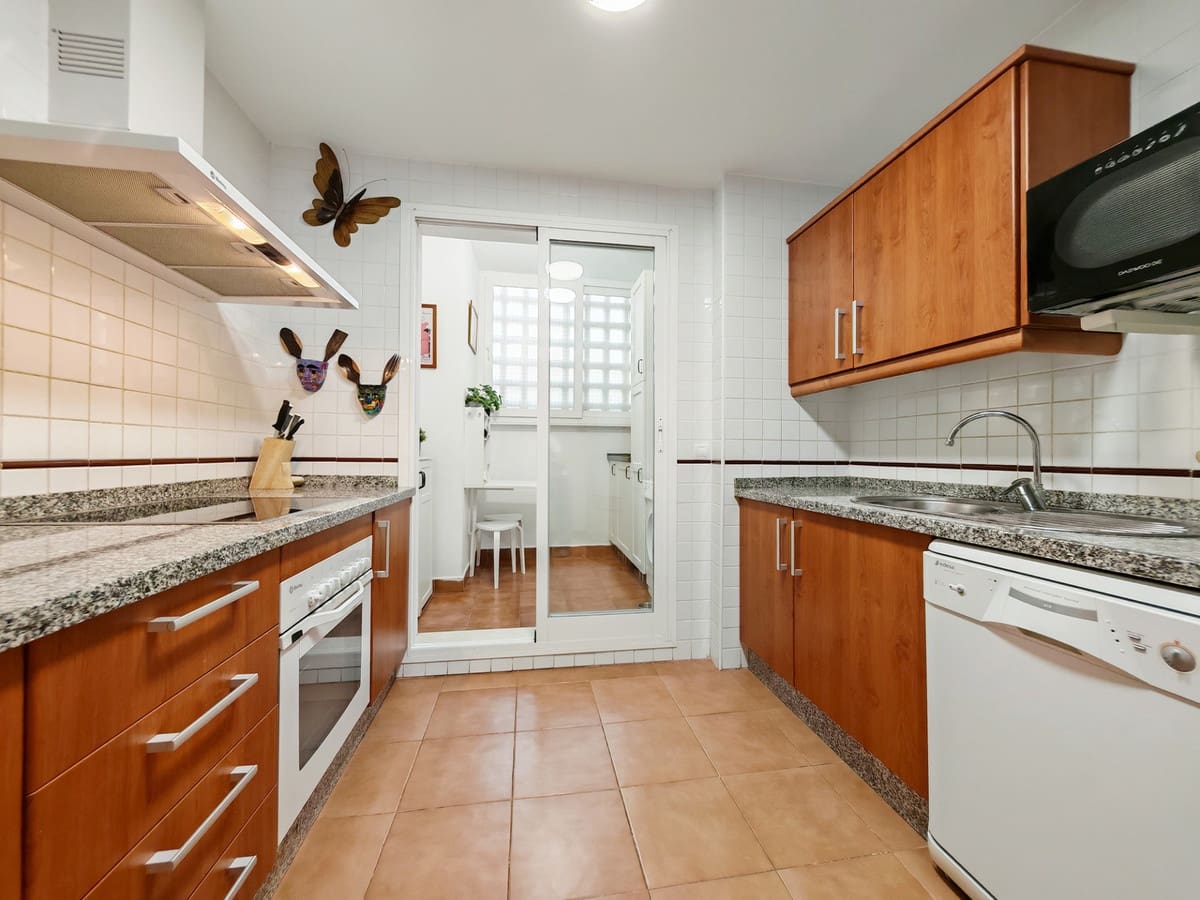 3 bedroom Apartment for sale in Calahonda with pool garage - € 335,000 (Ref: 9861848)