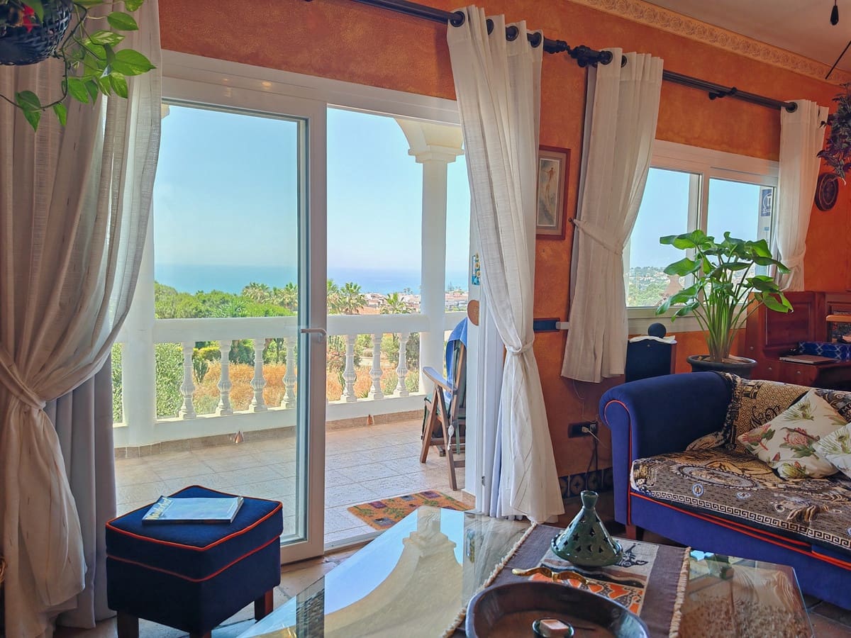 3 sypialnia Willa na sprzedaż w La Cala de Mijas z basenem - 900 000 € (Ref: 9894433)