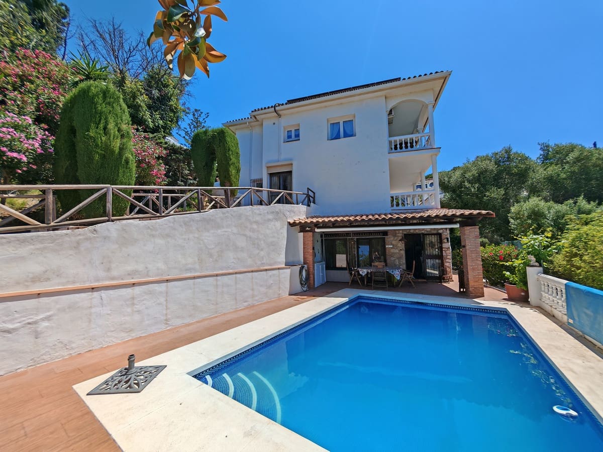 3 sypialnia Willa na sprzedaż w La Cala de Mijas z basenem - 900 000 € (Ref: 9894433)