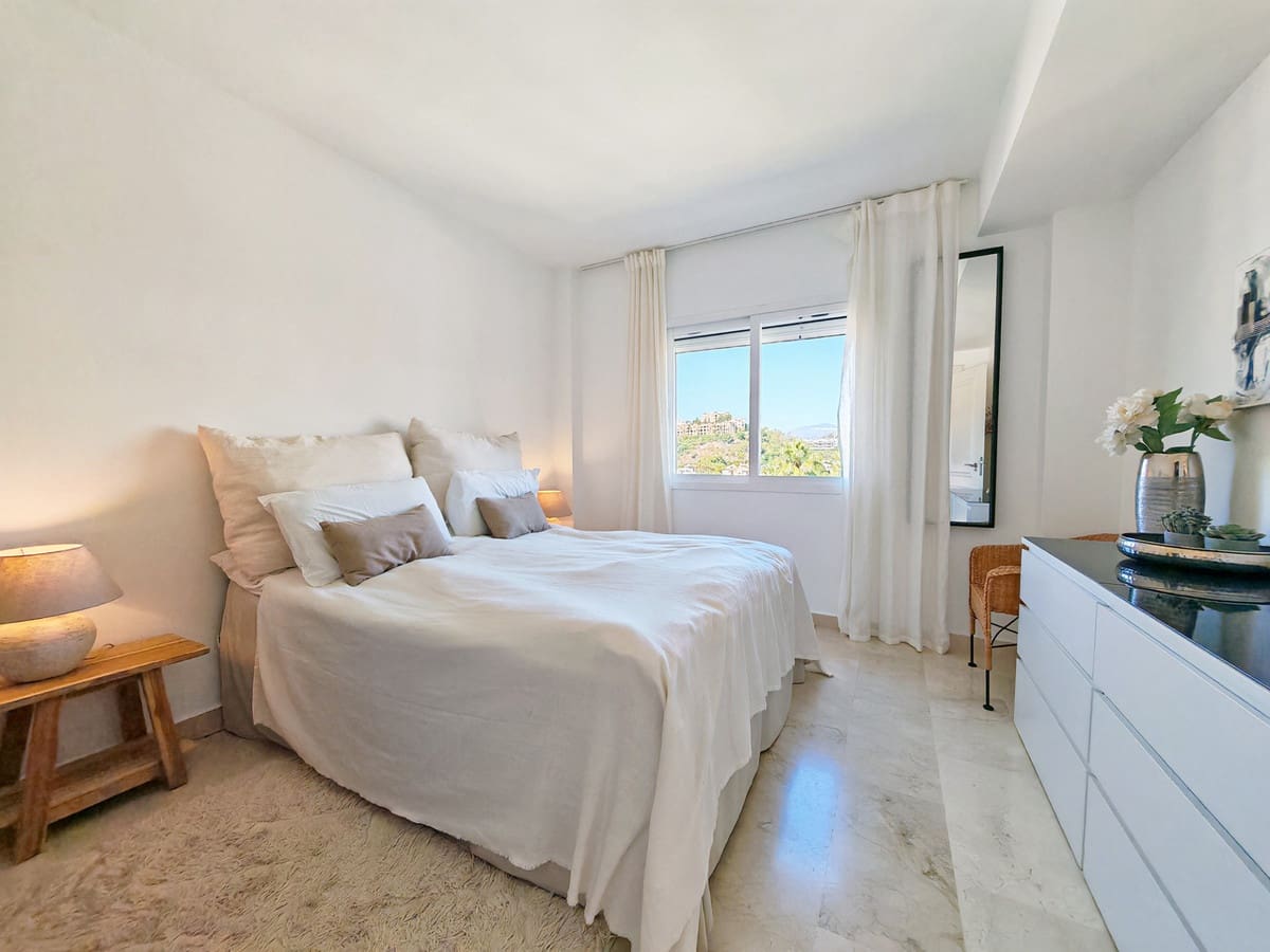 2 sypialnia Apartament na sprzedaż w Benahavis z basenem garażem - 685 000 € (Ref: 9894435)