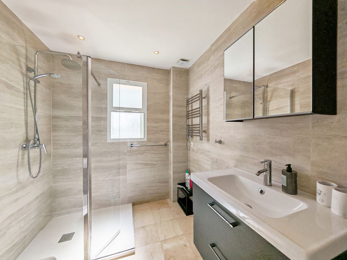 2 sypialnia Apartament na sprzedaż w Benahavis z basenem garażem - 685 000 € (Ref: 9894435)