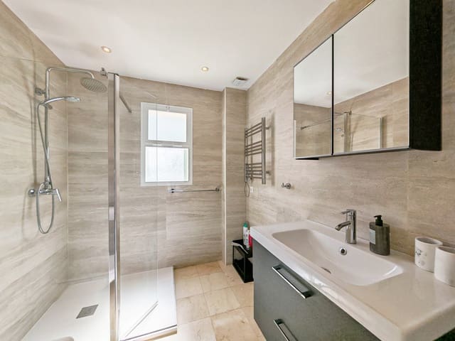 2 sypialnia Apartament na sprzedaż w Benahavís z basenem garażem - 685 000 € (Ref: 9894435)